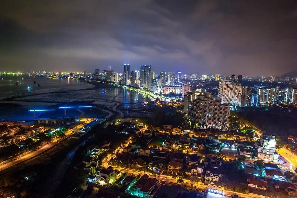 דירה טנג'ונג בונגא The Landmark By Katana New 3Br Grand Seaview Homestay At Gurney 无敌海景三房套房 מלזיה