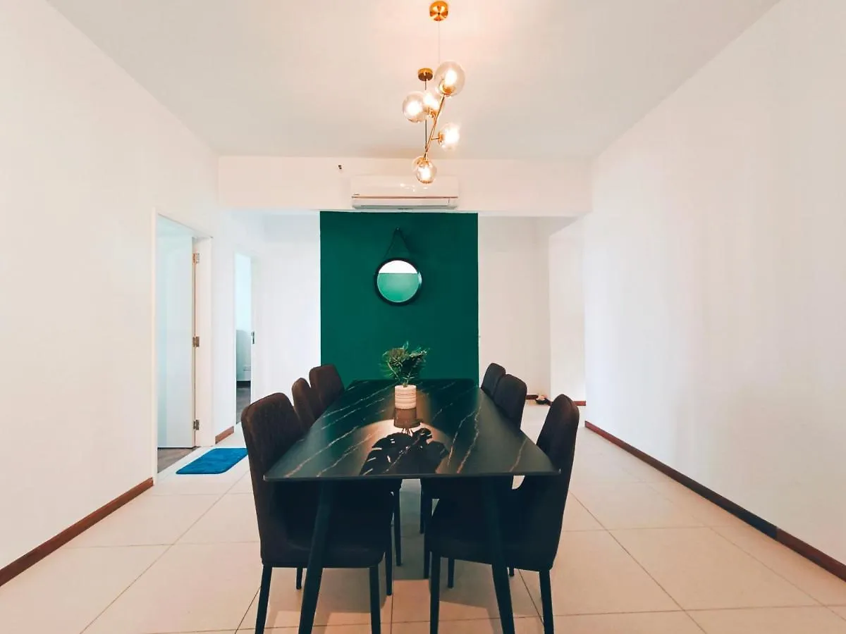 דירה טנג'ונג בונגא The Landmark By Katana New 3Br Grand Seaview Homestay At Gurney 无敌海景三房套房 מלזיה